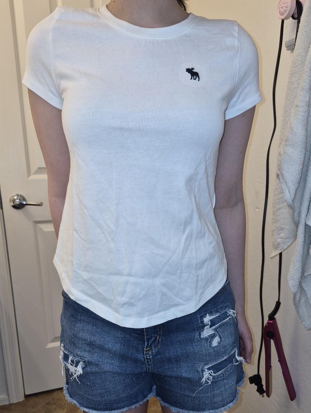 Abercrombie Kids girl's essential icon crew tee in solid white